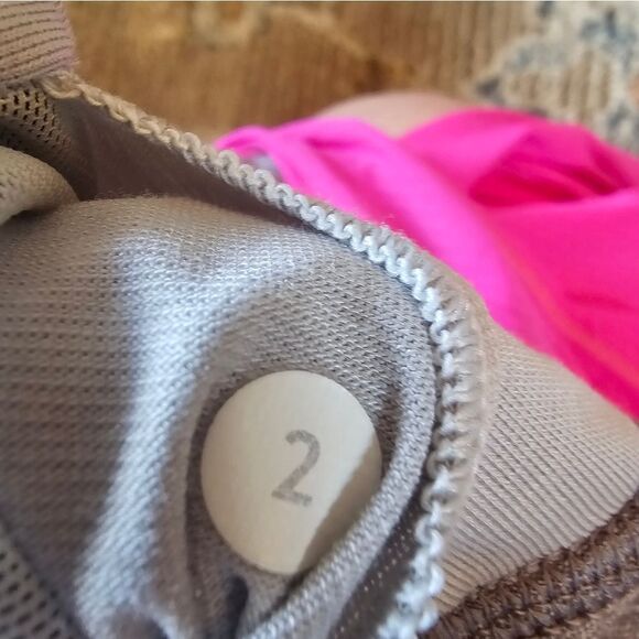 Lululemon No Limits Tank With Built In Sports Bra. Sz 2. Missing Bra Pads. - Picture 2 of 5
